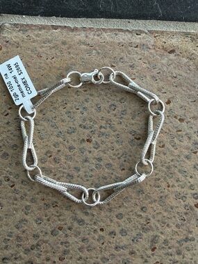 14kt. white gold textured twisted Link Bracelet 7” long